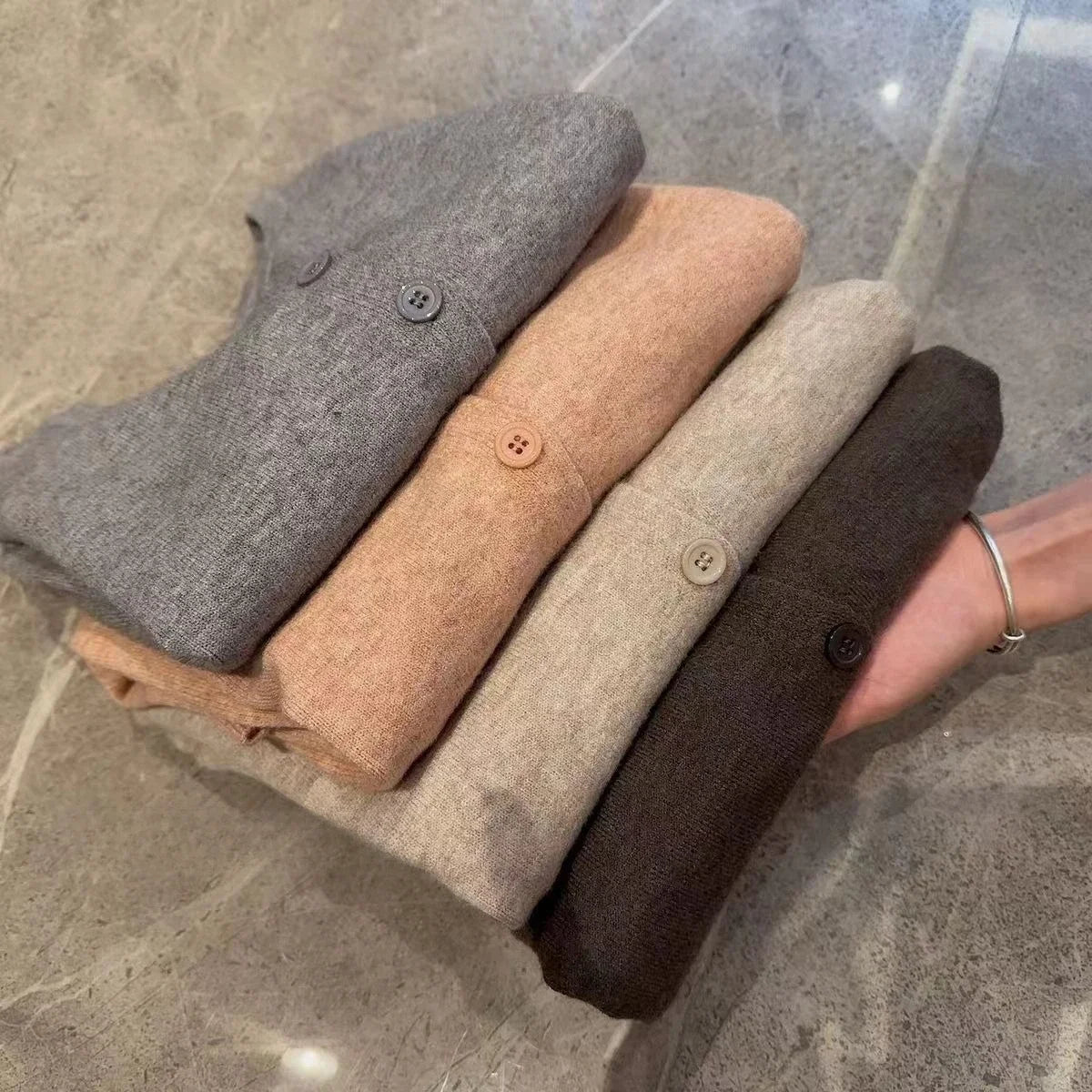 Nova Moda 2026 Suéter Feminino de Cashmere Curto Solto de Tricô com Forro de Lã, Gola Redonda, Quente, Estilo Coreano Casual